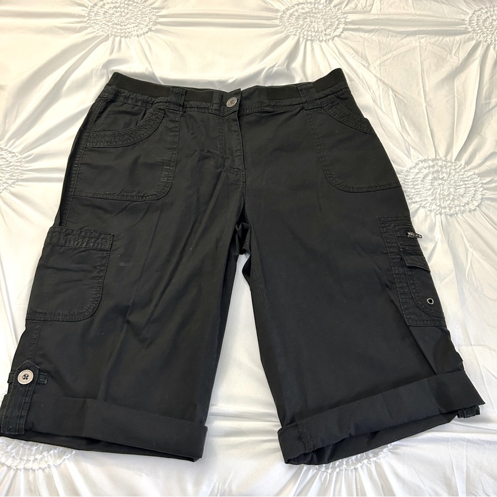 Chico’s Black Bermuda Cargo Shorts w/ Stretch Waist & Pockets Size 1 Medium